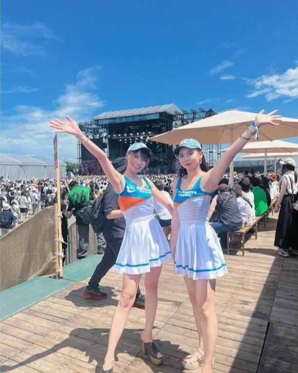 今年もやってきました！
SUMMER SONIC 2024！！！

アンクっ子 プラチナラウンジガールとして会場にお手伝いしています😍😍😍　応援よろしくお願いします♡

昨年に引き続き熱い夏にしましょう😆

＊水分補給はこまめに摂り楽しみましょう👍

〜〜〜〜〜〜〜〜〜〜〜〜〜〜〜〜〜〜〜

#オフィスアンク#株式会社オフィスアンク
#大阪イベントコンパニオン事務所
#コンパニオン事務所
#イベントコンパニオン事務所
#コンパニオン
#アンク
#レースクィーン
#モデル
#キャンペーンガール
#イメージガール
#イベントコンパニオン
#MC #司会
#英語受付
#イベント
#展示会
#サマソニガール　#プラチナガール
＃サマソニ2024　＃summersonic2024
＃猛暑2024　＃熱い　＃最高の夏